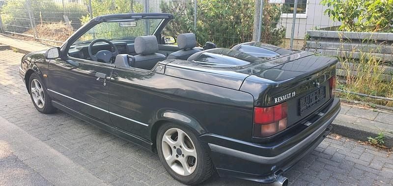 Schwarz Gebraucht 1992 Renault 19 Cabrio | 1.500 € - Bild 1/4