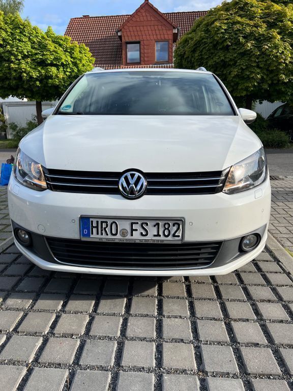 Weiß Gebraucht 2014 VW Touran Cup Van / Kleinbus | 8.000 € (Fairer Preis) - Bild 1/4