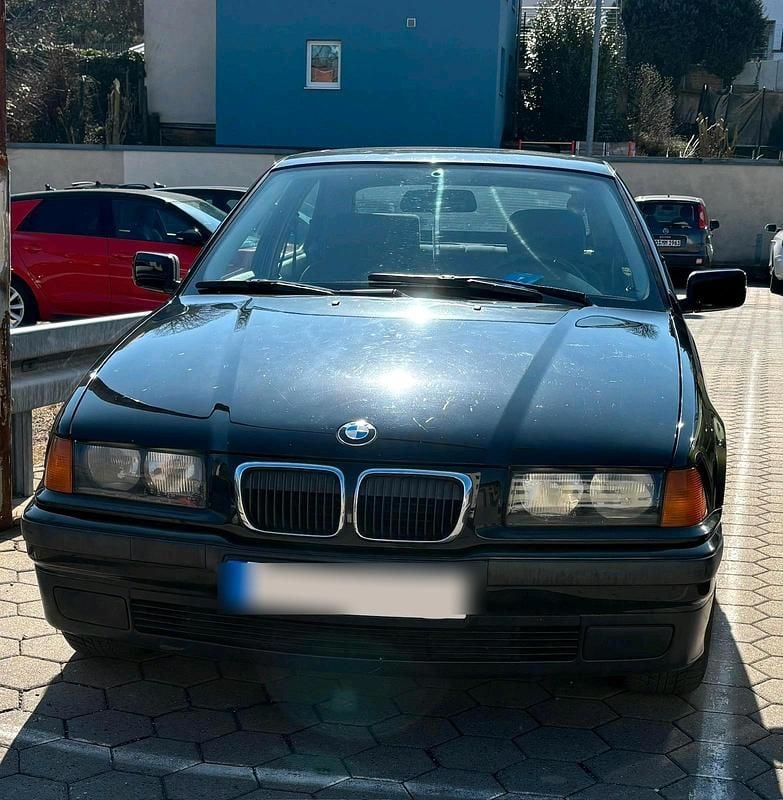Schwarz Gebraucht 1997 BMW 316 Compact Kleinwagen | 2.000 € (Guter Preis) - Bild 1/4