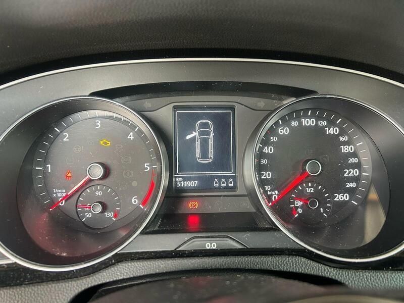 Schwarz Gebraucht 2016 VW Passat Comfortline Kombi | 9.000 € - Bild 1/4