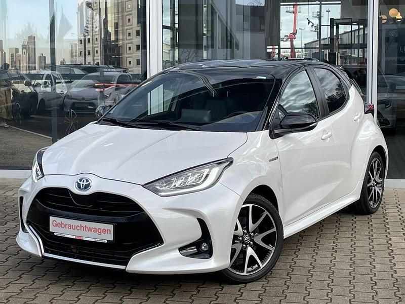 Gebraucht Toyota Yaris Hybrid Style 116 PS (85 kW) 2021 Weiß Limousine