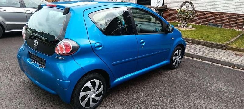 Gebraucht Toyota Aygo 68 PS (50 kW) 2009 Blau Kleinwagen