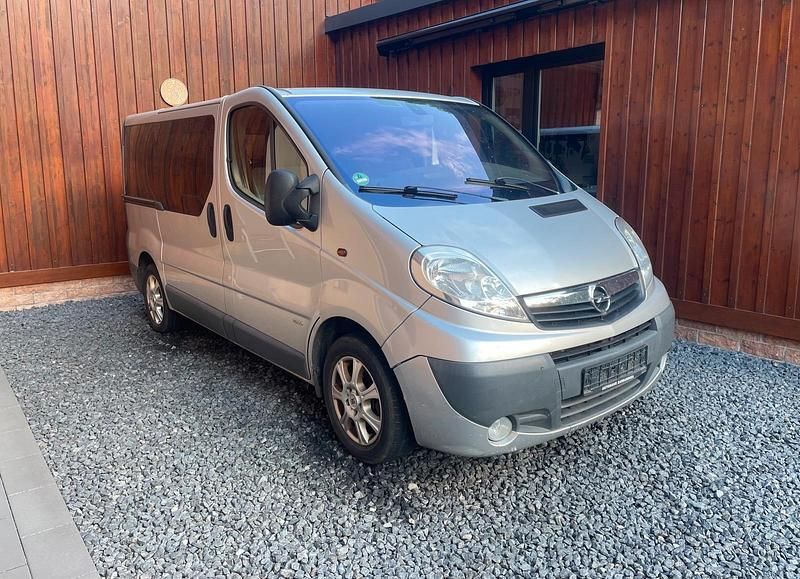Silber Gebraucht 2008 Opel Vivaro Van | 5.990 € (Guter Preis) - Bild 1/2