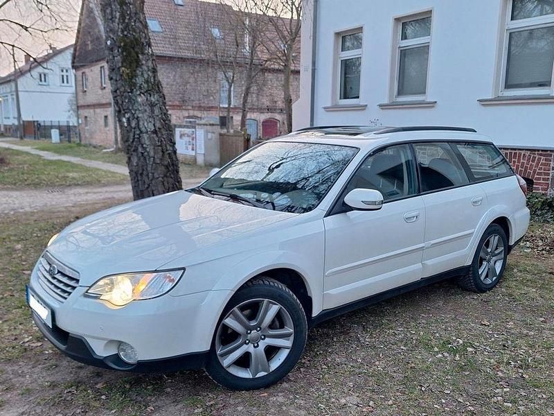 Gebraucht Subaru Outback 173 PS (127 kW) 2009 Weiß Kombi