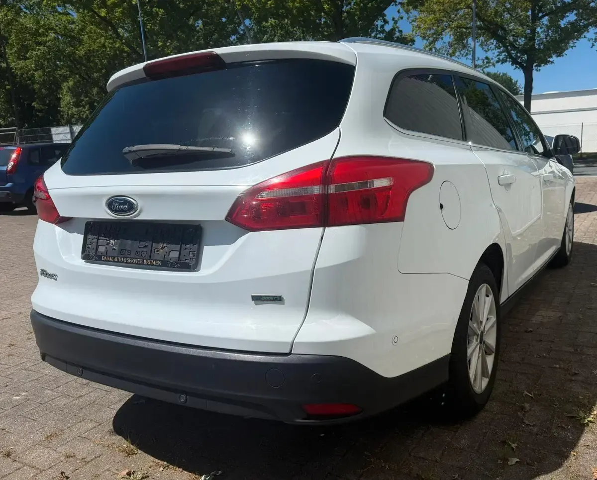 Gebraucht Ford Focus Titanium 125 PS (91 kW) 2017 Weiß Kombi
