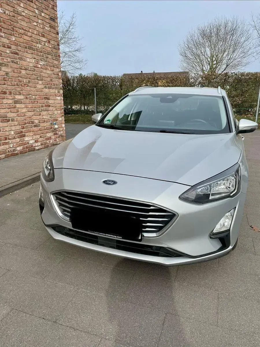 Używany Ford Focus Titanium 120 KM (88 kW) 2021 Srebrny Sedan/Limuzyna