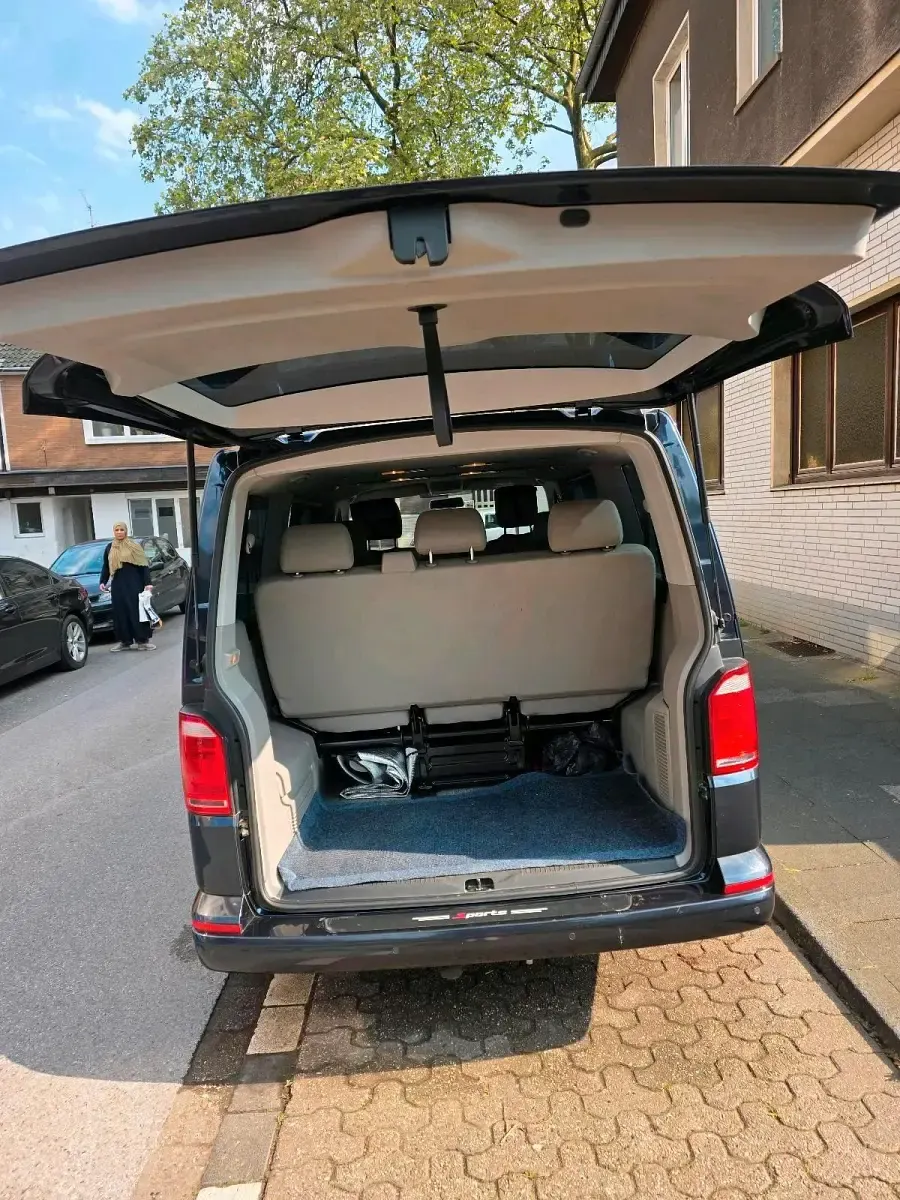 Używany VW Caravelle 150 KM (110 kW) 2015 Niebieski Van