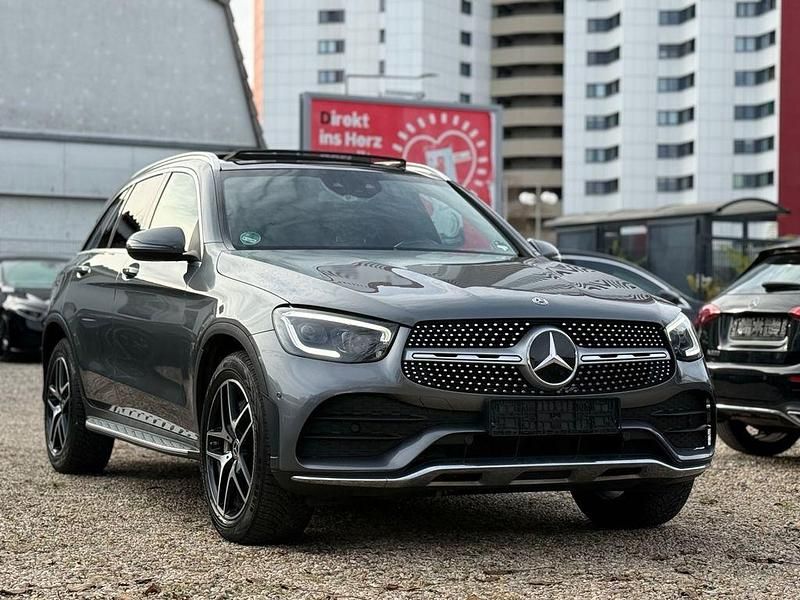 Grau Gebraucht 2019 Mercedes GLC300 SUV | 29.900 € (Fairer Preis) - Bild 1/4