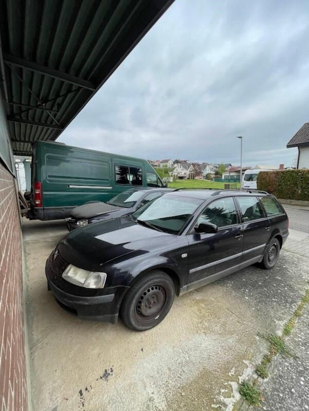 Schwarz Gebraucht 2000 VW Passat Kombi | 700 € (Superpreis) - Bild 1/4