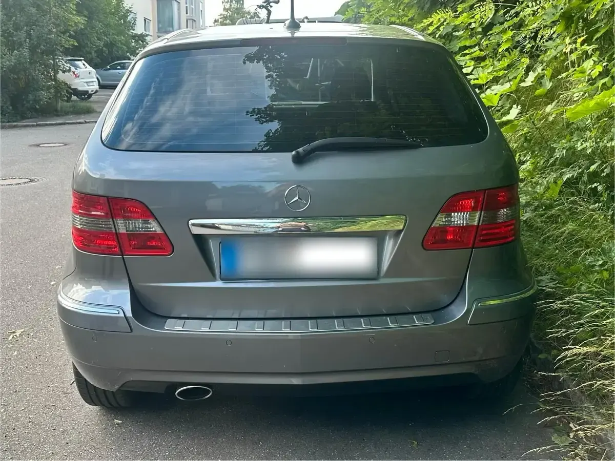 Gebraucht Mercedes B200 140 PS (102 kW) 2011 Grau Kleinwagen
