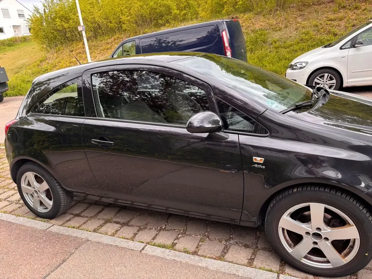 Gebraucht Opel Corsa Active 87 PS (63 kW) 2014 Schwarz Kleinwagen