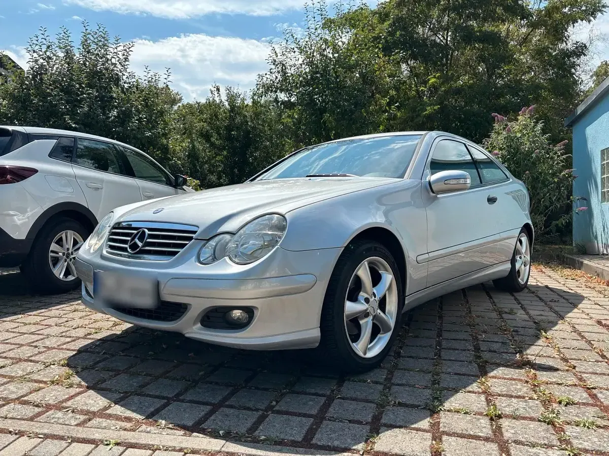Gebraucht Mercedes C200 163 PS (119 kW) 2005 Silber Coupé