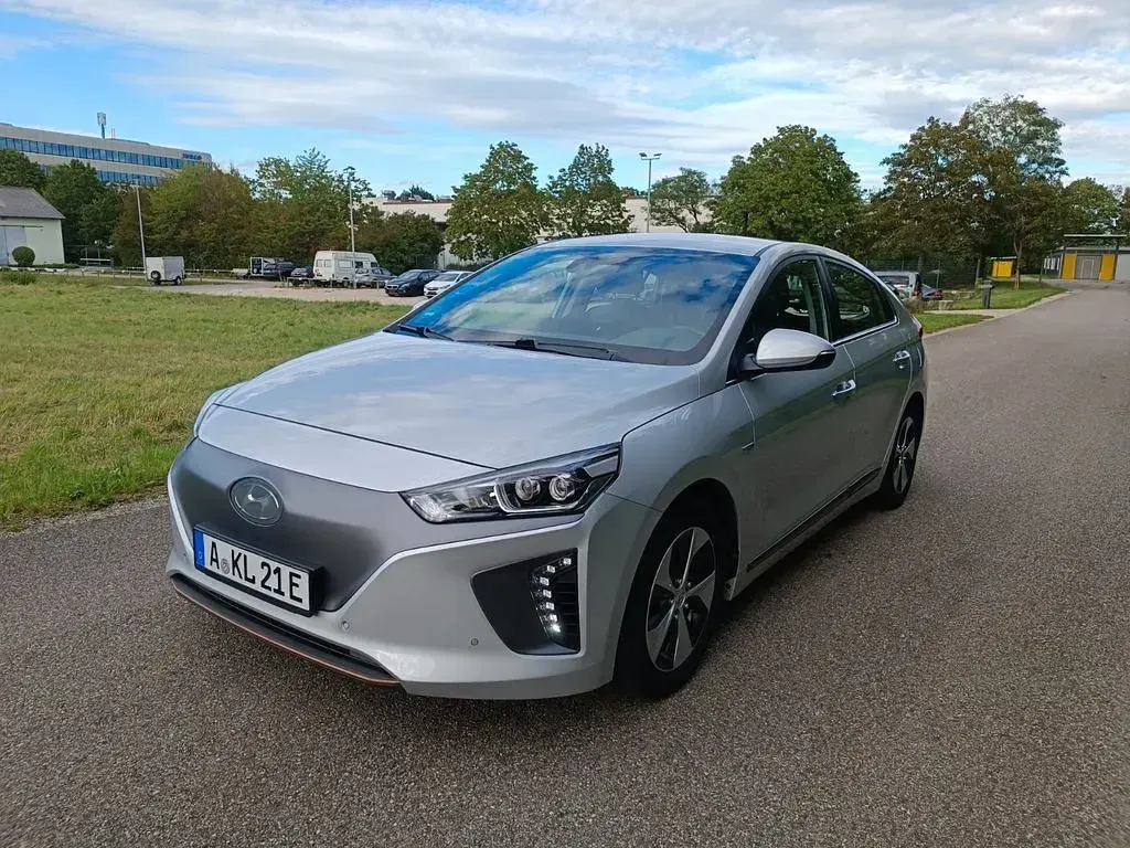 Gebraucht Hyundai Ioniq Premium 88 kW (120 PS) 2018 Silber Kleinwagen