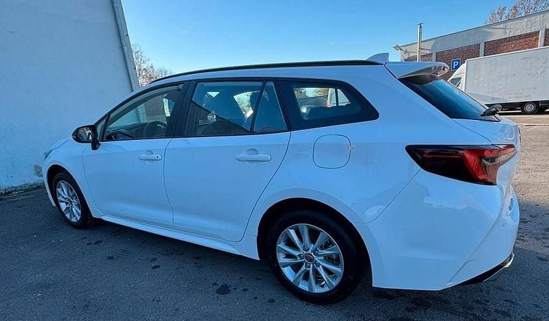 Neu Toyota Corolla Business Edition 140 PS (102 kW) 2025 Weiß Kombi