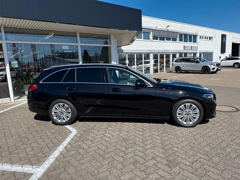 Gebraucht Mercedes C220 197 PS (144 kW) 2025 Schwarz Limousine