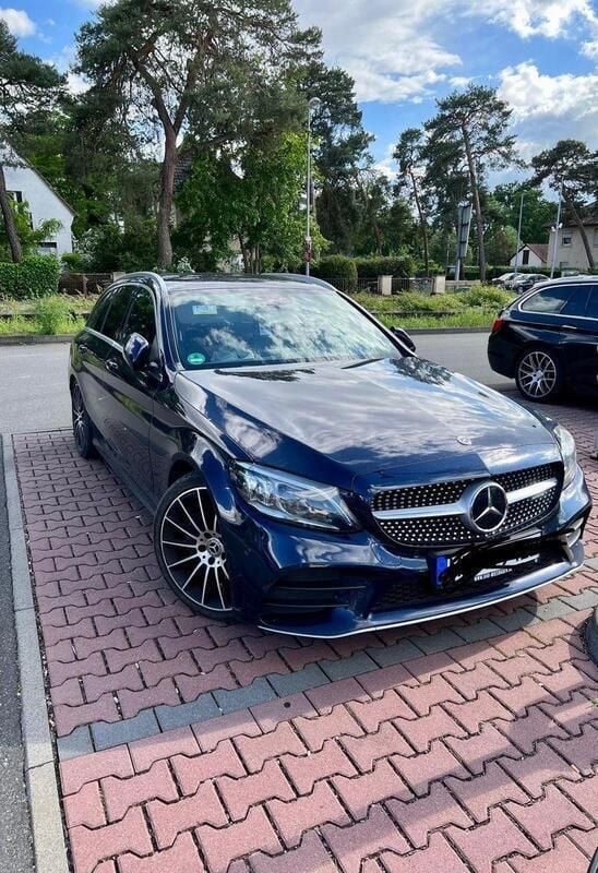 Blau Gebraucht 2018 Mercedes C220 AMG line Kombi | 19.000 € (Guter Preis) - Bild 1/4