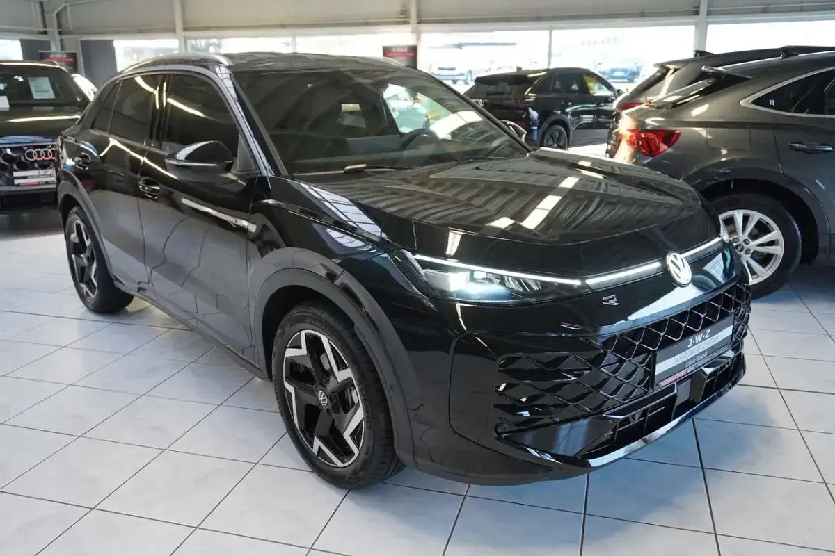Neu VW T-Roc Cabriolet R-line 150 PS (110 kW) 2026 Grenadillschwarzmetallic SUV