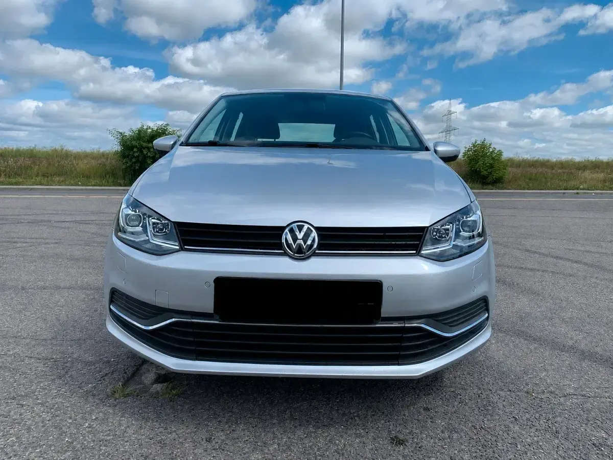 Gebraucht VW Polo Highline 90 PS (66 kW) 2015 Silber Kleinwagen