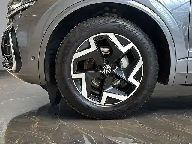 Gebraucht VW Touareg R-line 231 PS (169 kW) 2025 Grau SUV