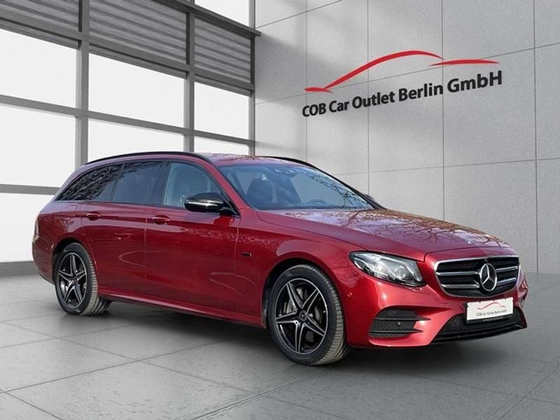 Gebraucht Mercedes E300 AMG 306 PS (225 kW) 2020 Rot Limousine