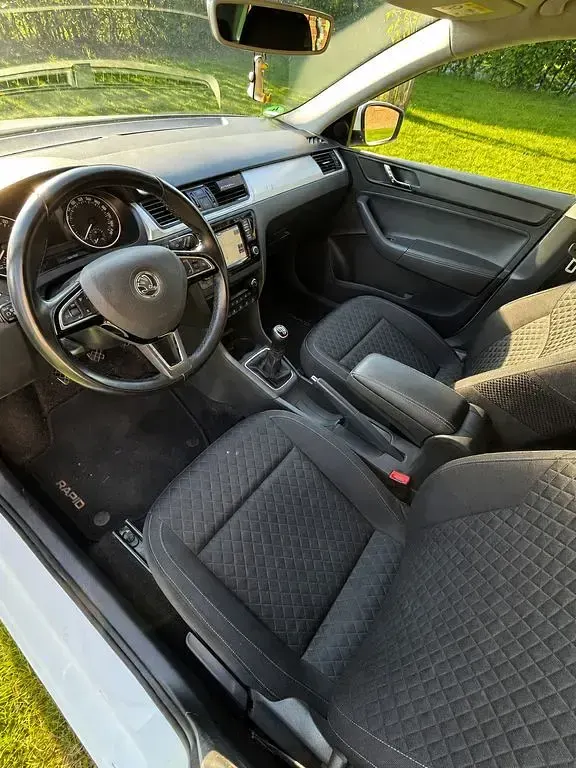 Gebraucht Skoda Rapid Drive 110 PS (80 kW) 2017 Weiß Kleinwagen