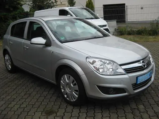 Gebraucht Opel Astra Catch Me 90 PS (66 kW) 2007 Starsilber iii m2 Kleinwagen