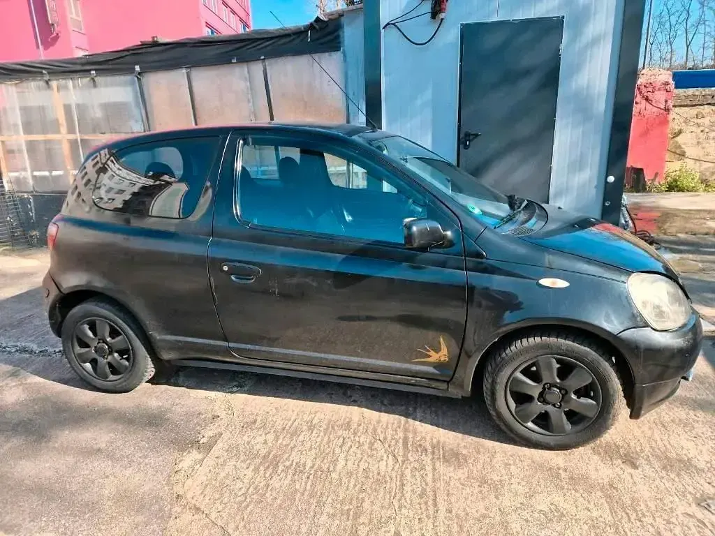 Gebraucht Toyota Yaris 87 PS (63 kW) 2002 Schwarz Limousine