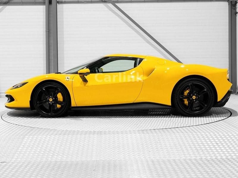 Gebraucht Ferrari 296 829 PS (609 kW) 2024 Gelb Coupé