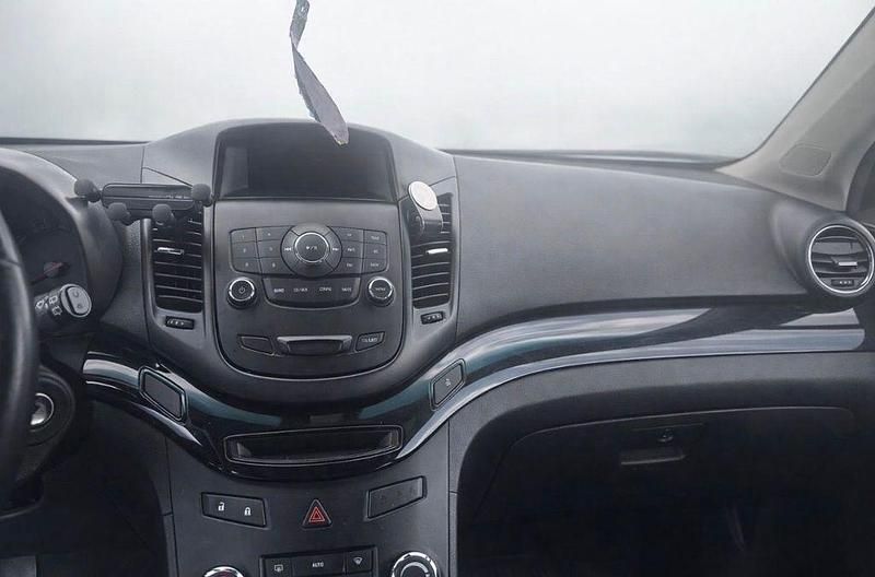 Gebraucht Chevrolet Orlando LS 141 PS (103 kW) 2011 Silber Van / Kleinbus