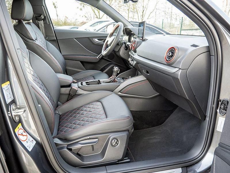 Gebraucht Audi Q2 S-Line 150 PS (110 kW) 2025 Daytonagrau perleffekt SUV