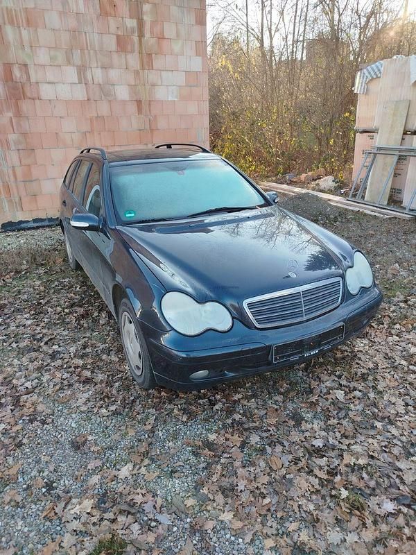 Schwarz Gebraucht 2002 Mercedes C180 Classic Kombi | 650 € (Superpreis) - Bild 1/4