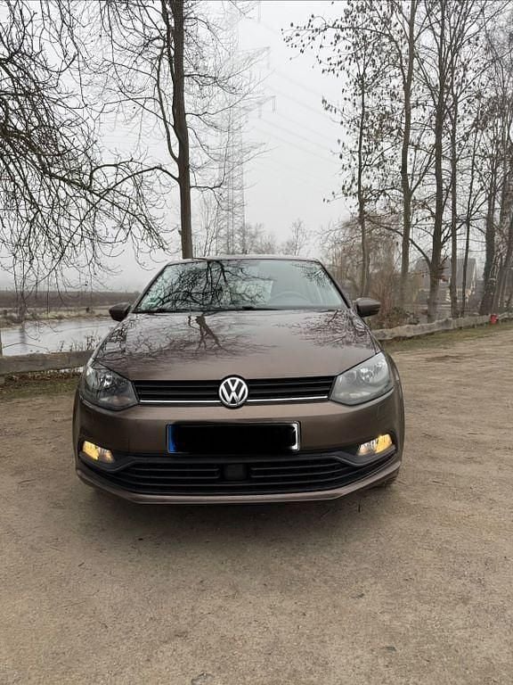 Braun Gebraucht 2015 VW Polo Limousine | 6.699 € (Fairer Preis) - Bild 1/4