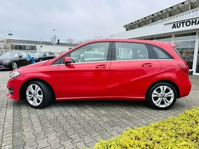 Gebraucht Mercedes B180 Urban 109 PS (80 kW) 2018 Jupiterrot Van / Kleinbus