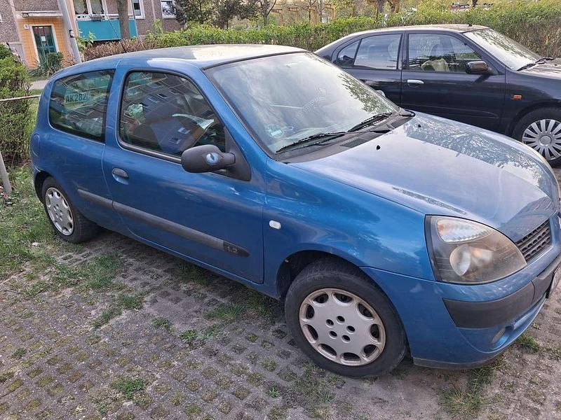 Używany Renault Clio II 58 KM (42 kW) 2003 Niebieski Hatchback