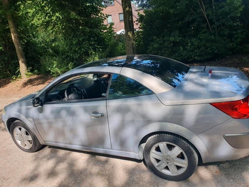 Grau Gebraucht 2004 Renault Mégane Cabriolet Cabrio | 889 € (Guter Preis) - Bild 1/4