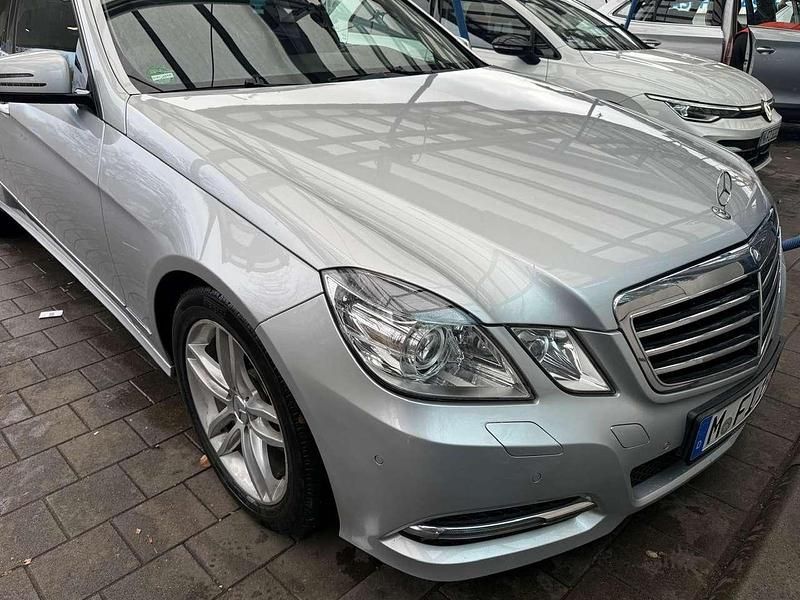 Gebraucht Mercedes E220 Avantgarde 170 PS (125 kW) 2012 Limousine