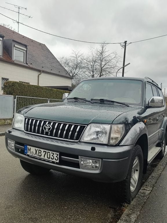 Grün Gebraucht 2001 Toyota Land Cruiser Anniversary SUV | 8.900 € - Bild 1/4