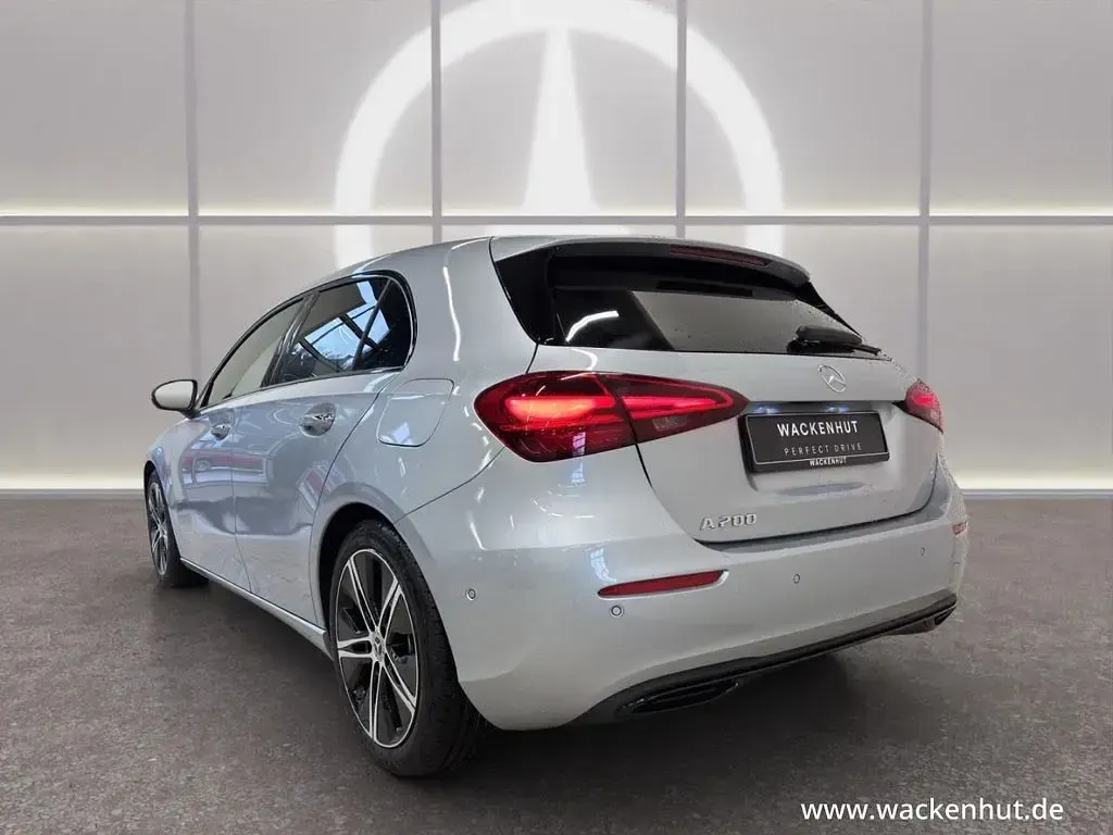 Gebraucht Mercedes A200 Advanced Plus 163 PS (119 kW) 2026 Silber Limousine