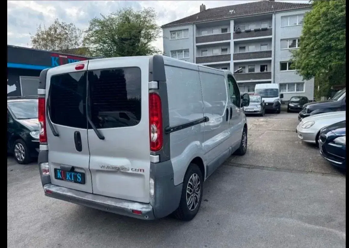 Gebraucht Opel Vivaro 140 PS (102 kW) 2012 Grau Van / Kleinbus