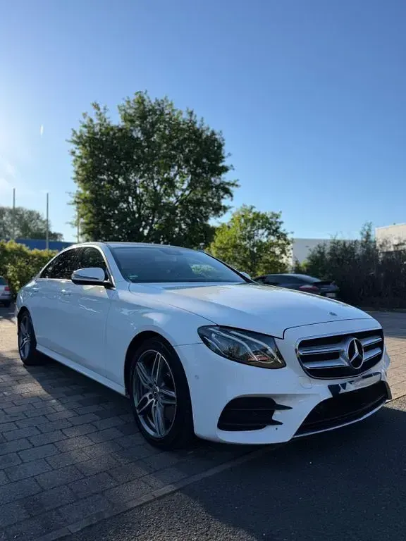 Gebraucht Mercedes E300 Avantgarde 245 PS (180 kW) 2019 Weiß Limousine