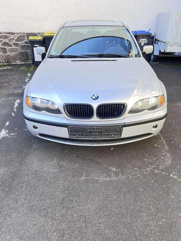 Grau Gebraucht 2002 BMW 318 Limousine | 2.500 € (Superpreis) - Bild 1/4