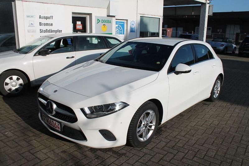 Gebraucht Mercedes A180 136 PS (100 kW) 2019 Weiß Limousine