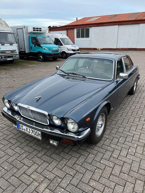 Blau Gebraucht 1991 Jaguar XJ12 Limousine | 22.900 € - Bild 1/4