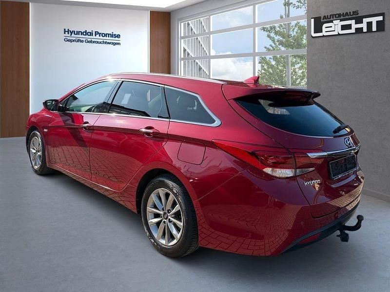 Gebraucht Hyundai i40 Space 135 PS (99 kW) 2019 Rot Kombi