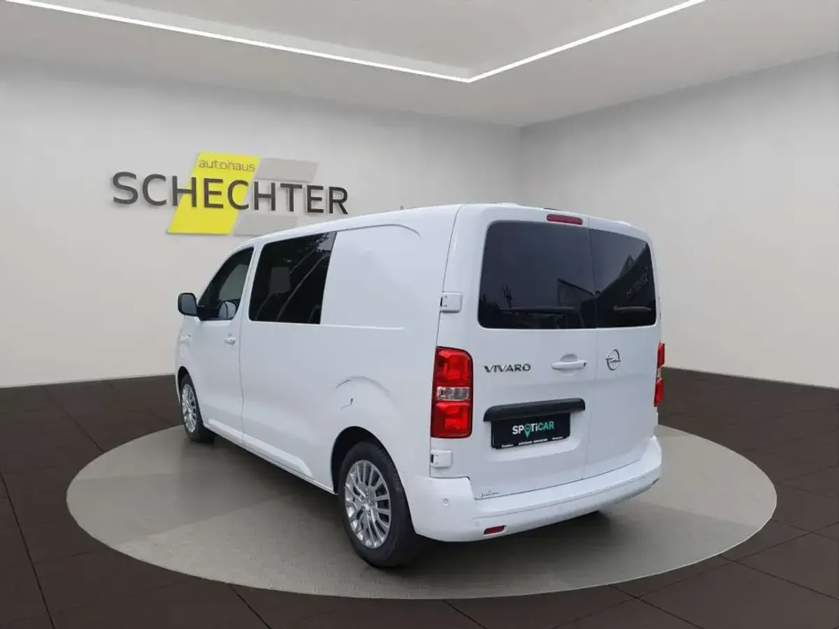 Gebraucht Opel Vivaro-e Combi 144 PS (105 kW) 2024 Kaolin weiß Van / Kleinbus
