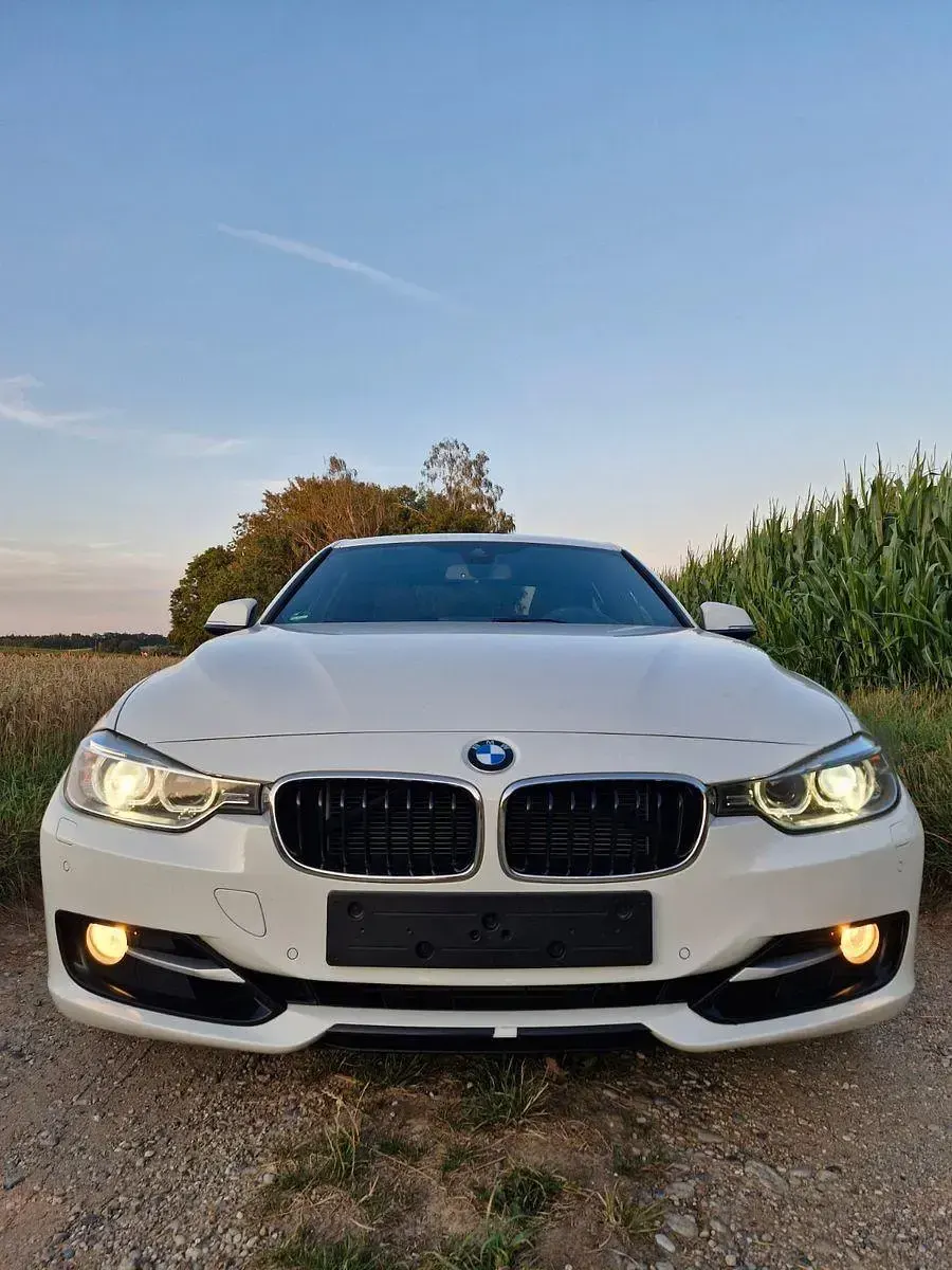 Gebraucht BMW 330 Sport Line 258 PS (189 kW) 2014 Weiß Limousine