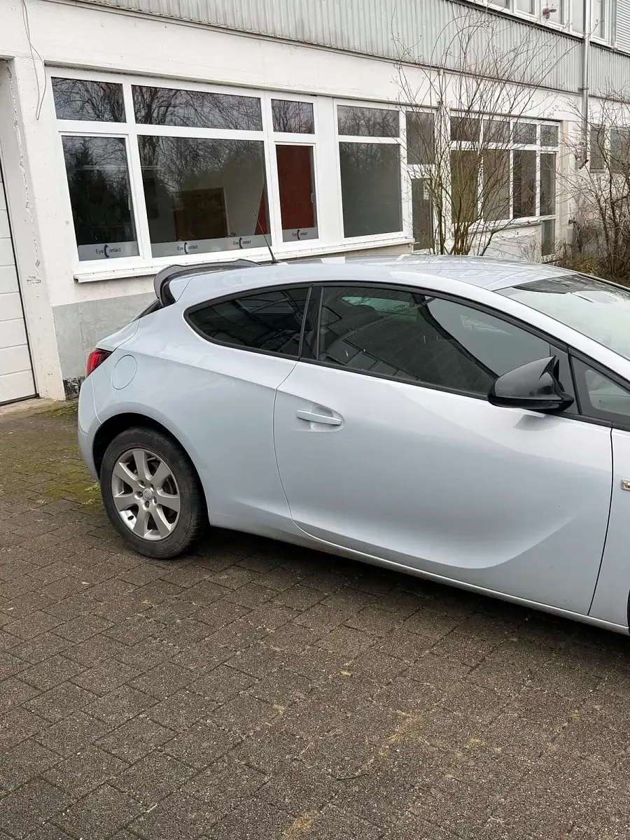 Gebraucht Opel Astra GTC 140 PS (102 kW) 2013 Grau Coupé