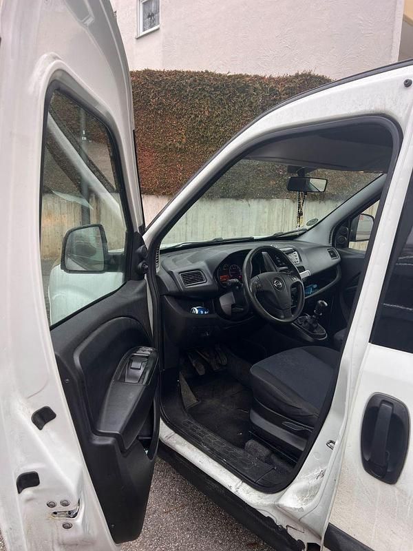 Second-hand Opel Combo 105 CP (77 kW) 2013 Alb Monovolum