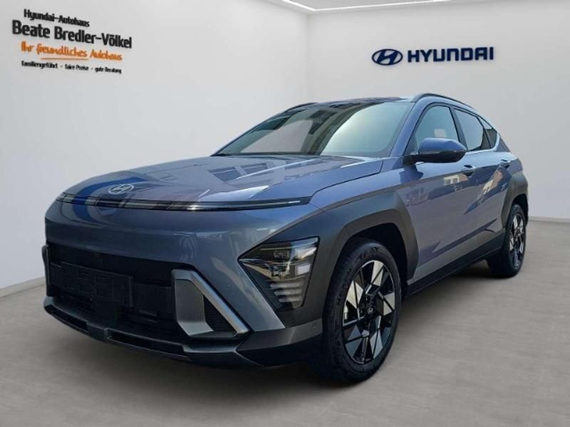 Meta blue / mic Neu 2025 Hyundai Kona Prime SUV | 30.990 € (Etwas zu teuer) - Bild 1/4