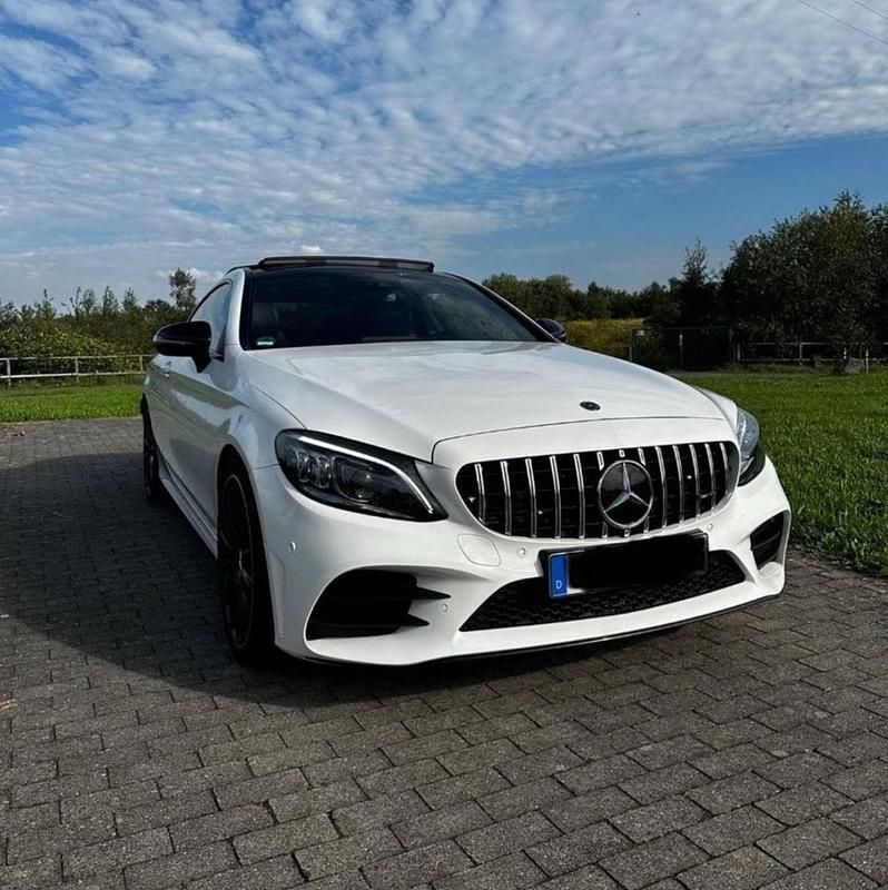 Weiß Gebraucht 2017 Mercedes C300 Coupé | 29.500 € (Teuer) - Bild 1/4